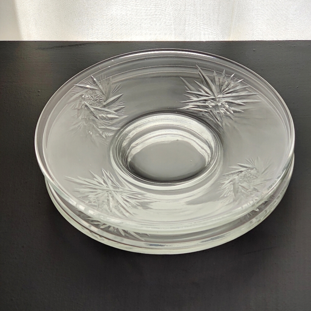 Pinwheel | 4 Clear Glass Plates | 6 Inches